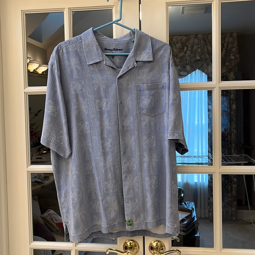 Tommy Bahama Blue Silk Short Sleeve Button Down Shirt , excellent condition